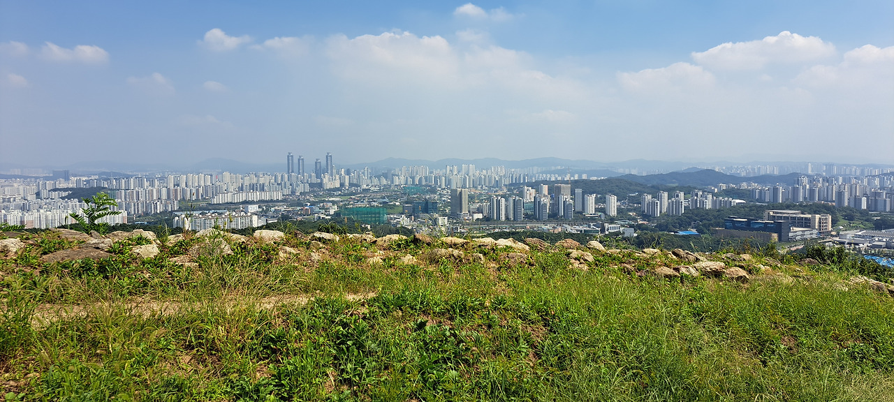독산성에서 본 오산시.jpg