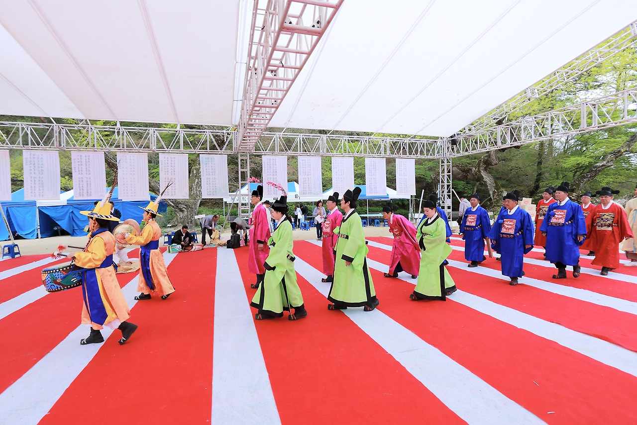 에피소드10-2. 2017년 도산별과 급제자 유가행렬-안동문화원 제공.jpg