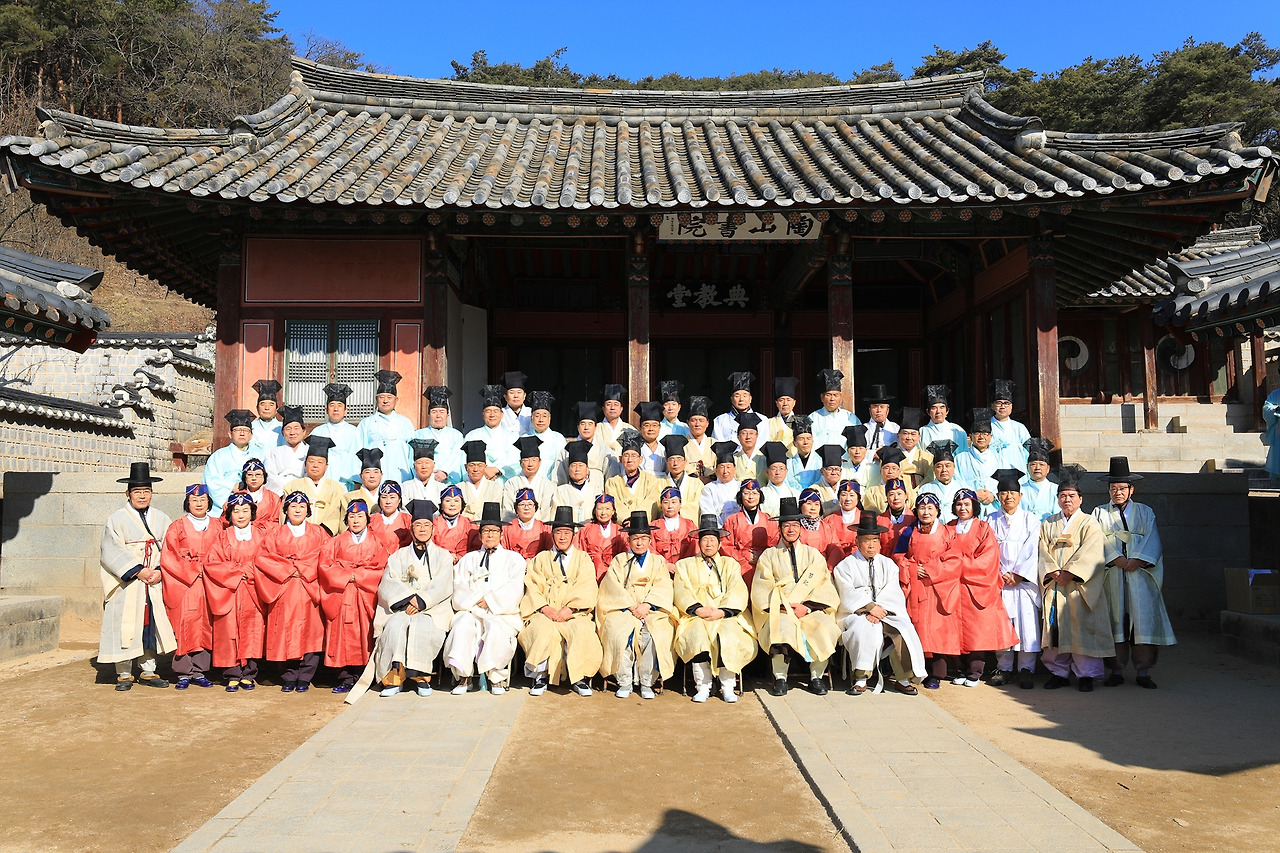 에피소드5-2 2017년 정알례 참배 기념-도산서원선비문화수련원 제공.jpg