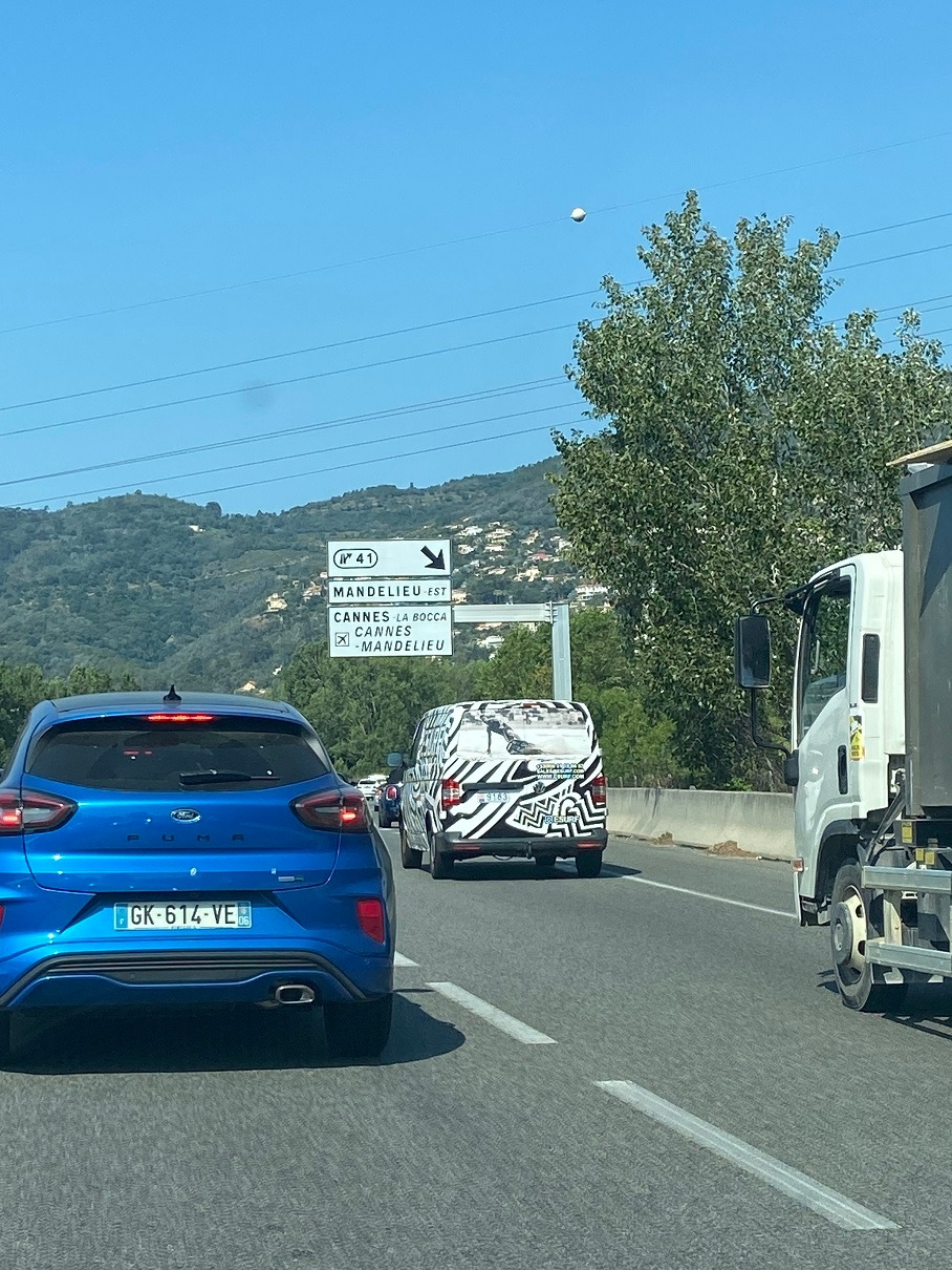 니스에서 칸으로 빠지는 길.jpg