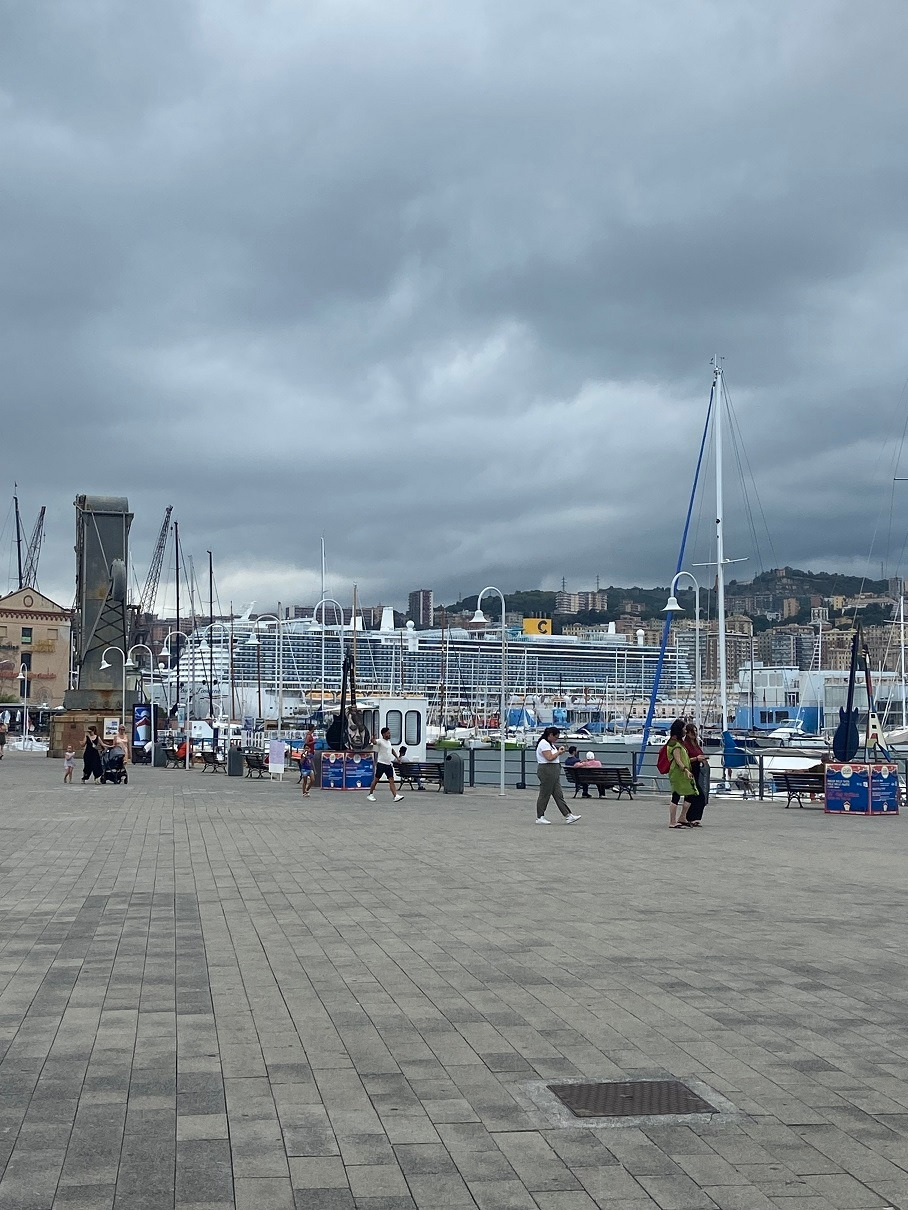 Porto Antico 크루즈선.jpg