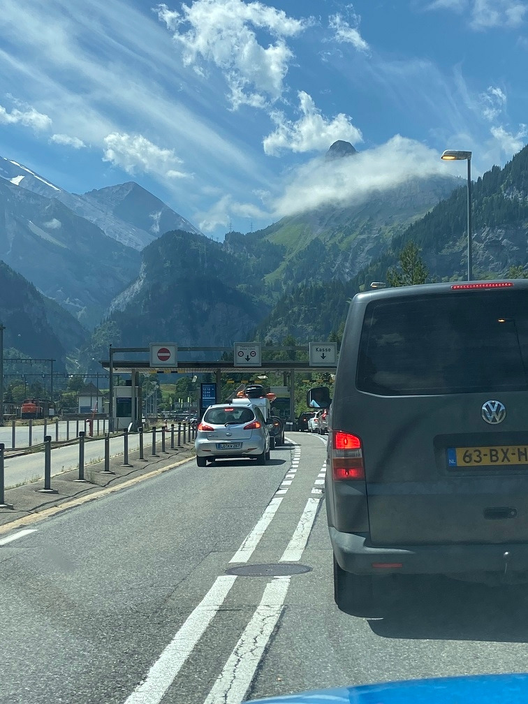 스위스 Kandersteg 차량대기.jpg