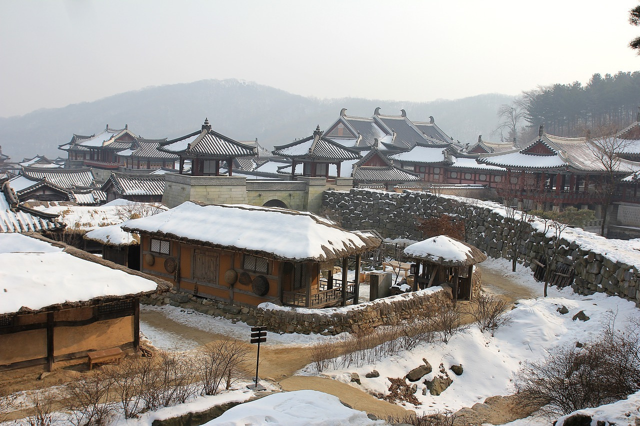 korean-village-snow-858232_1280.jpg