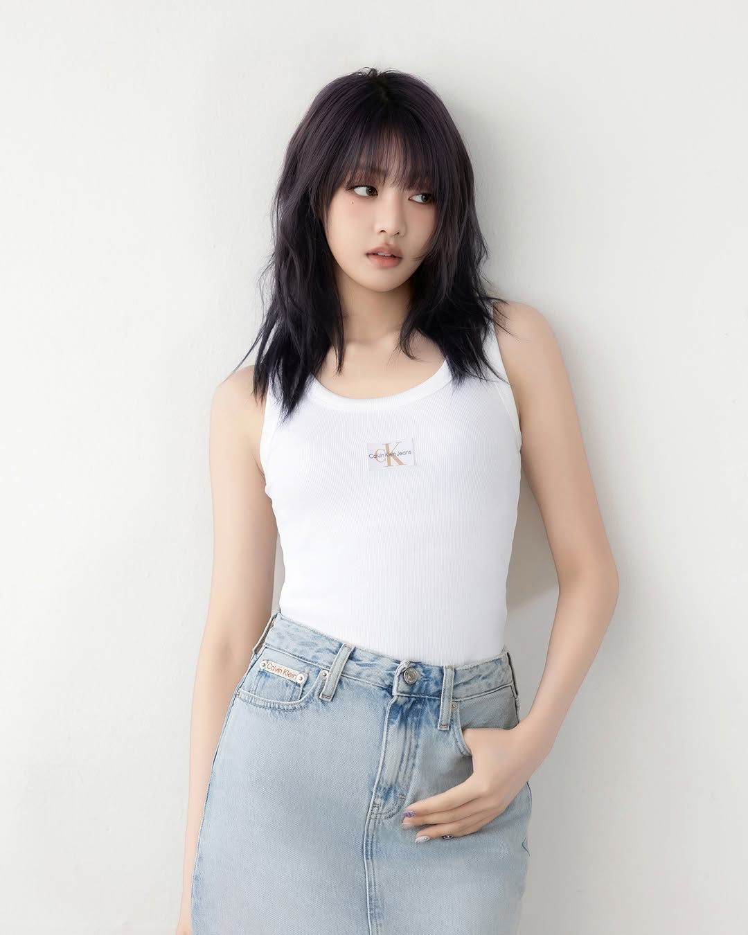 아이들 민니 캘빈클라인, 2025 여름 패션 트렌드! (2).jpg