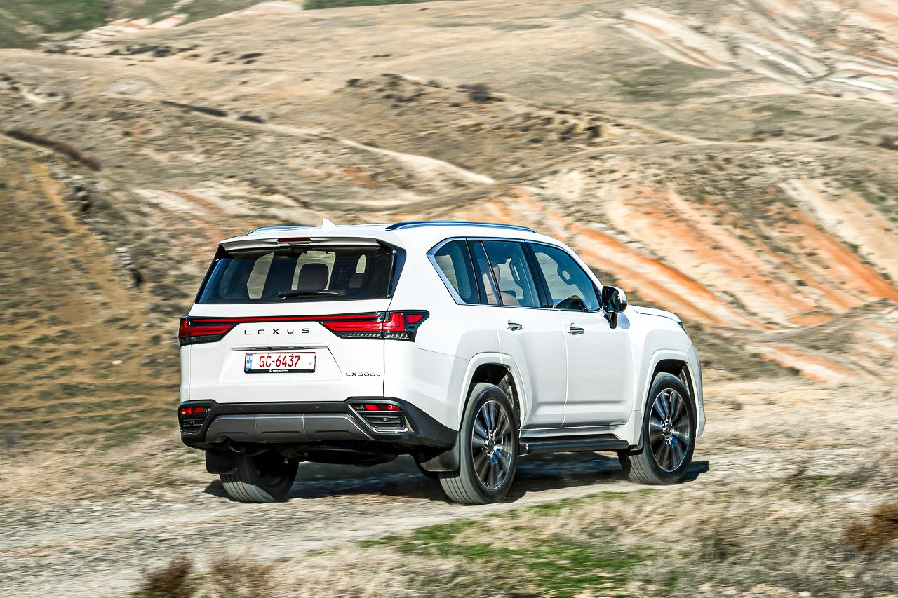 Lexus-LX-2022-1280-cc7c441300876717fb29092a759416ad10.jpg