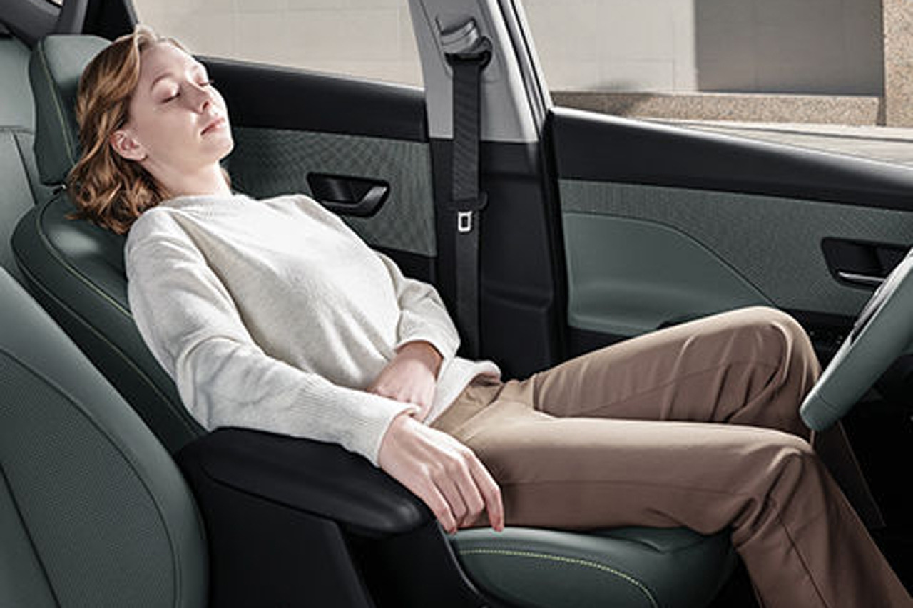 the-all-new-kona_space_front_relaxation_comfort_seat.jpg