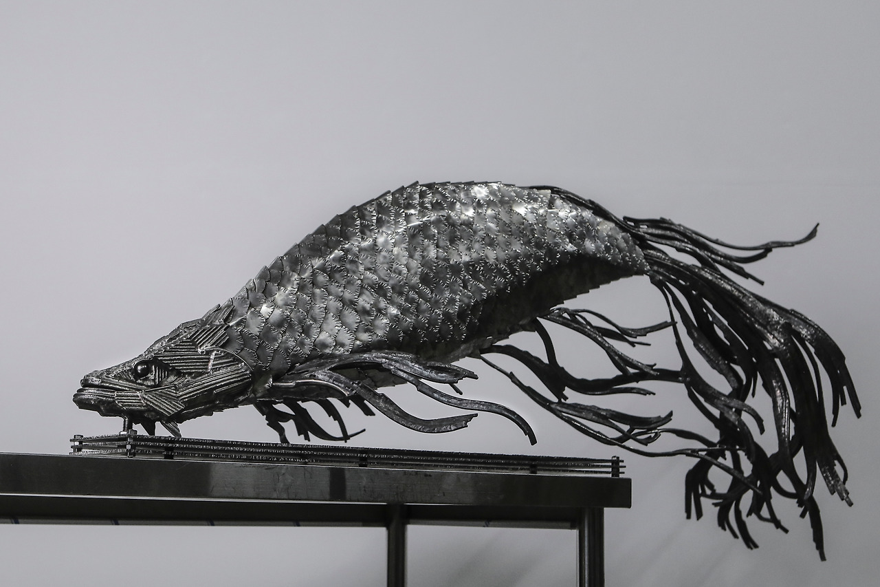 대표작_부유하는 사람_stainless steel_120cm x 48cm x 42cm_2025.jpg