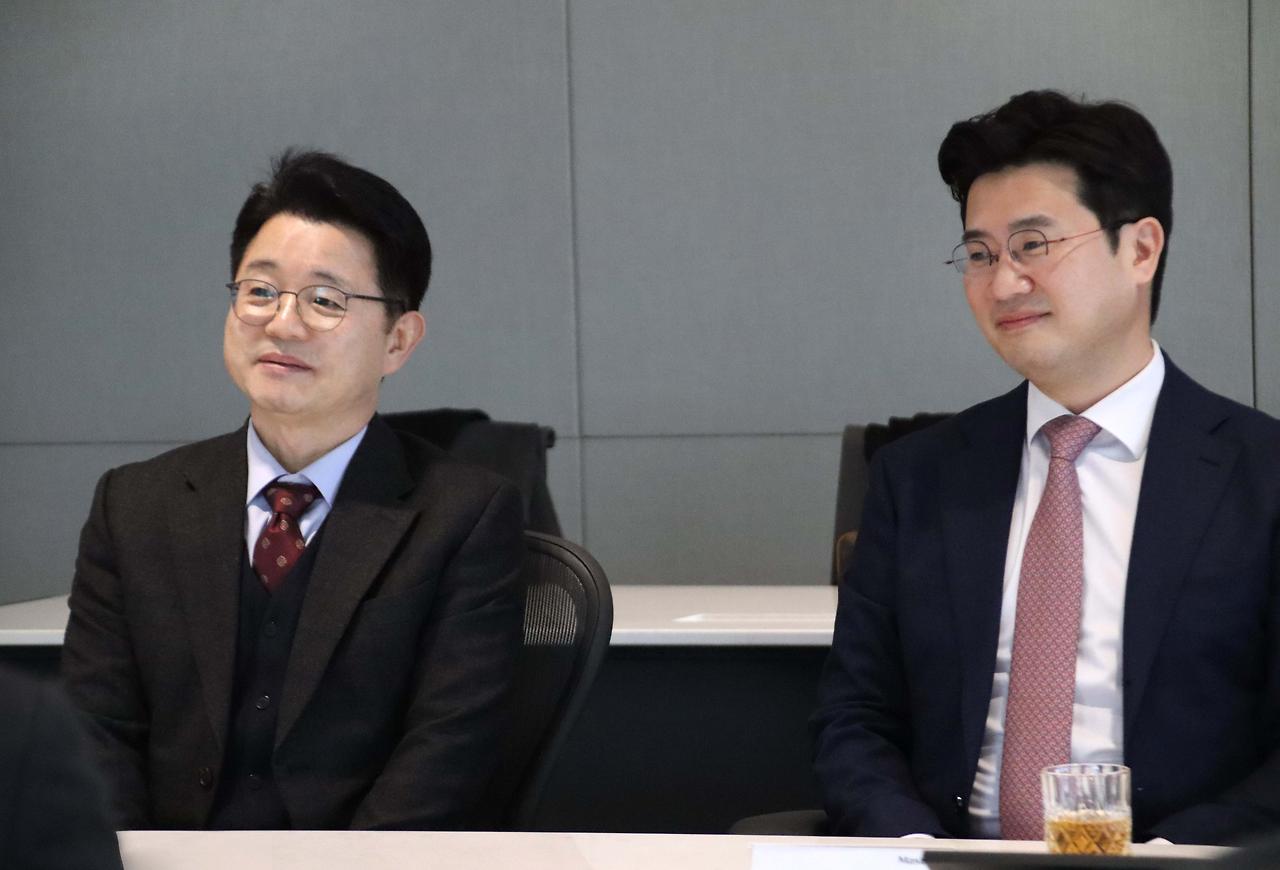 [사진 설명3] 김대형 마스턴투자운용 대표이사(왼쪽) 이용규 마스턴투자운용 CM부문 부대표(오른쪽) (사진 제공=마스턴투자운용 브랜드전략팀).jpg