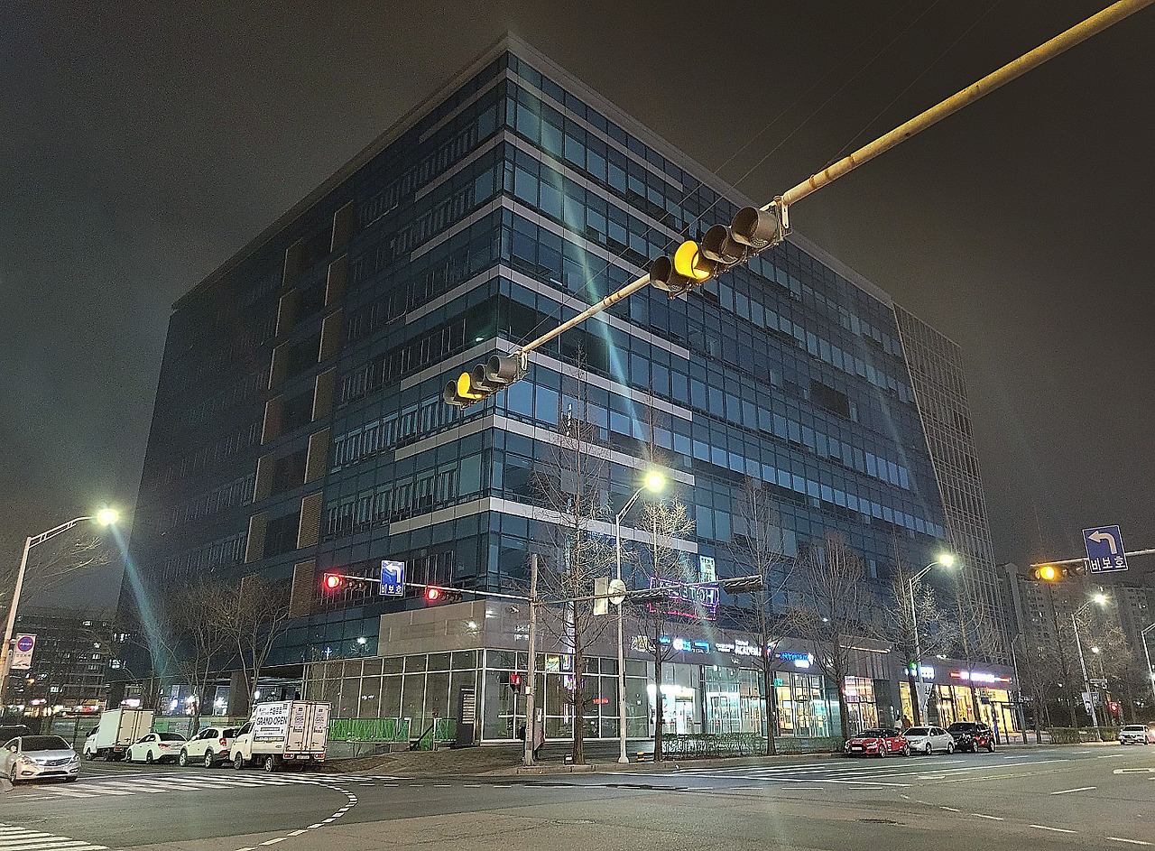 [사진 설명2] 2023 어스아워 캠페인에 참여한 분당 M타워(사진 제공=마스턴투자운용 브랜드전략팀).jpg