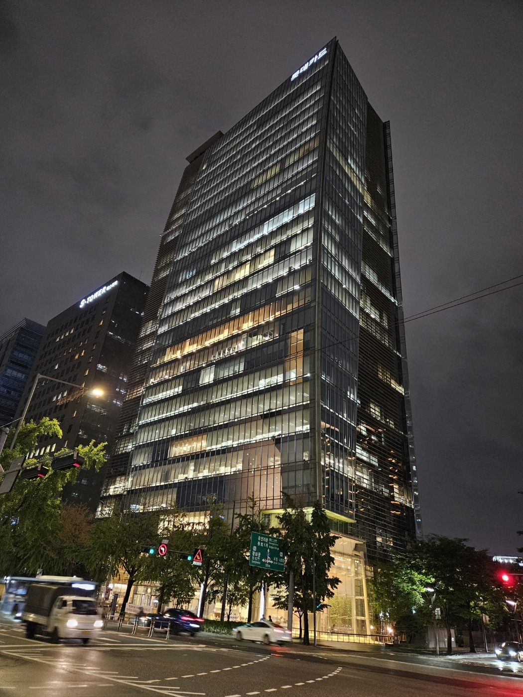 2-1. M#178_콘코디언빌딩_에너지의 날(점등).jpg