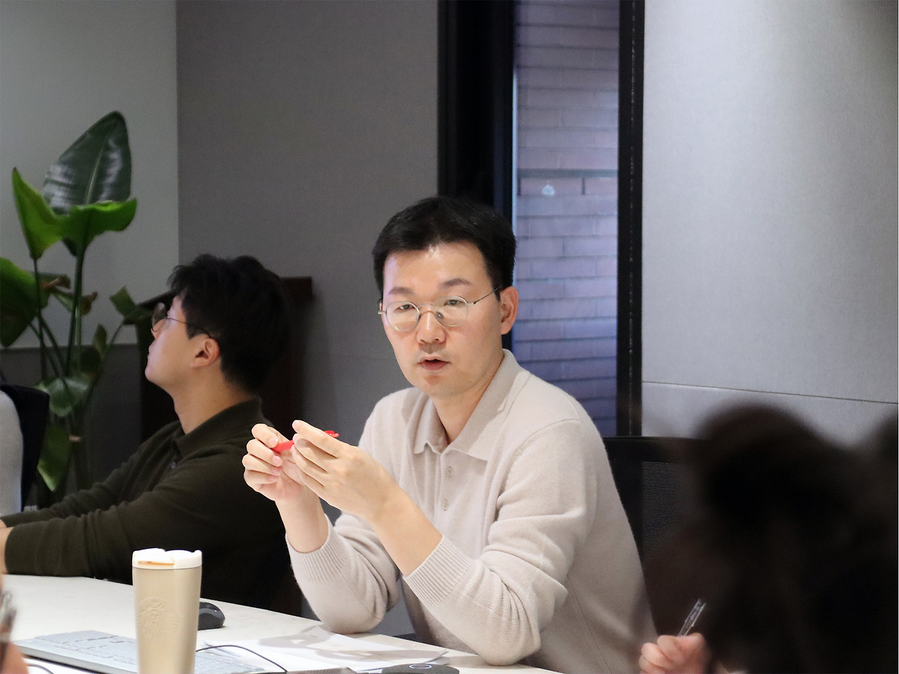 [사진 설명2] 마스턴투자운용 본사에서 열린 리포트 브리핑 현장에서 강연 중인 유명한 마스턴투자운용 R&S실장 (2) (사진 제공=마스턴투자운용 브랜드전략팀).jpg