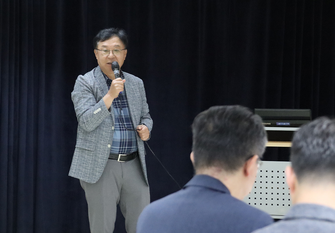 [사진 설명2] 마스턴투자운용 남궁훈 대표이사가 하반기 경영전략회의에서 발언하는 모습(2) (사진 제공=마스턴투자운용 브랜드전략팀).jpg