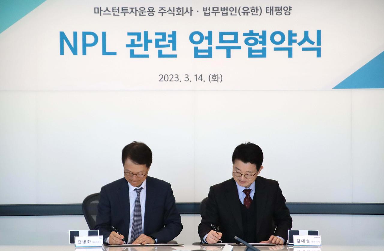 [사진 설명2] 전병하 법무법인(유한) 태평양 대표변호사(왼쪽) 김대형 마스턴투자운용 대표이사(오른쪽)(사진 제공=마스턴투자운용 브랜드전략팀).jpg