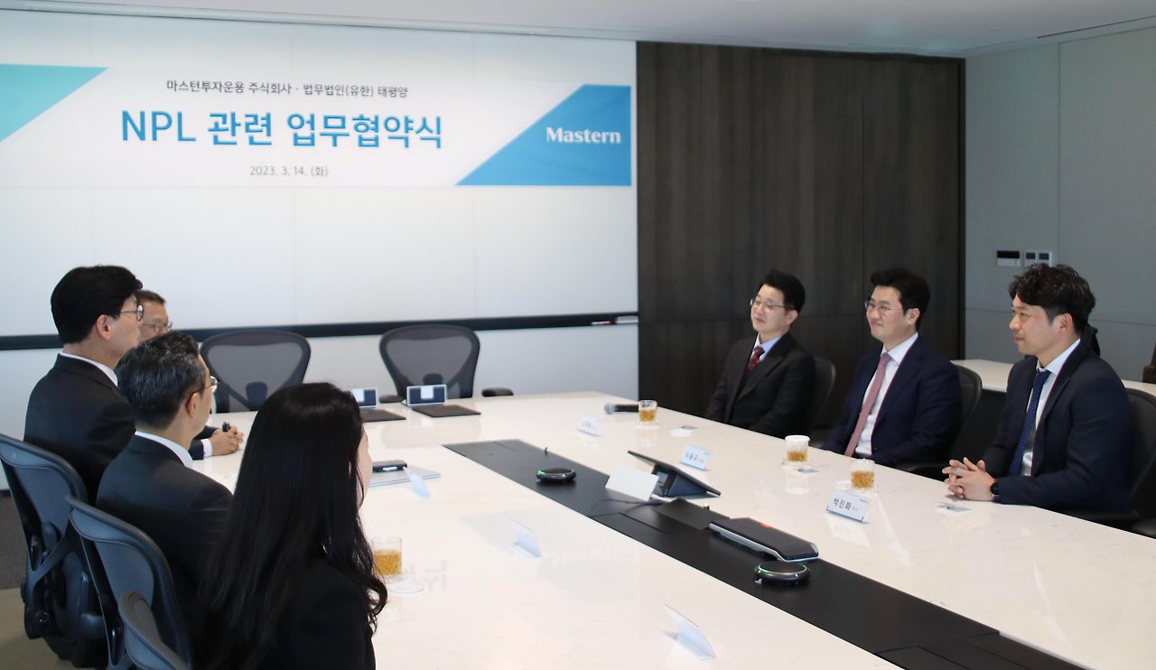 [사진 설명4] (왼쪽부터) 김대형 마스턴투자운용 대표이사, 이용규 마스턴투자운용 CM부문 부대표, 박진화 마스턴투자운용 CM부문 이사(사진 제공=마스턴투자운용 브랜드전략팀).jpg