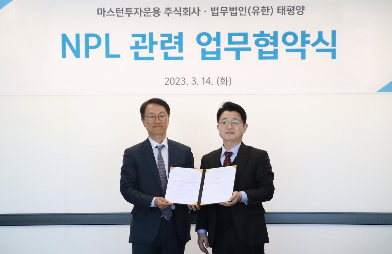 [사진 설명1] 전병하 법무법인(유한) 태평양 대표변호사(왼쪽) 김대형 마스턴투자운용 대표이사(오른쪽)(사진 제공=마스턴투자운용 브랜드전략팀).jpg