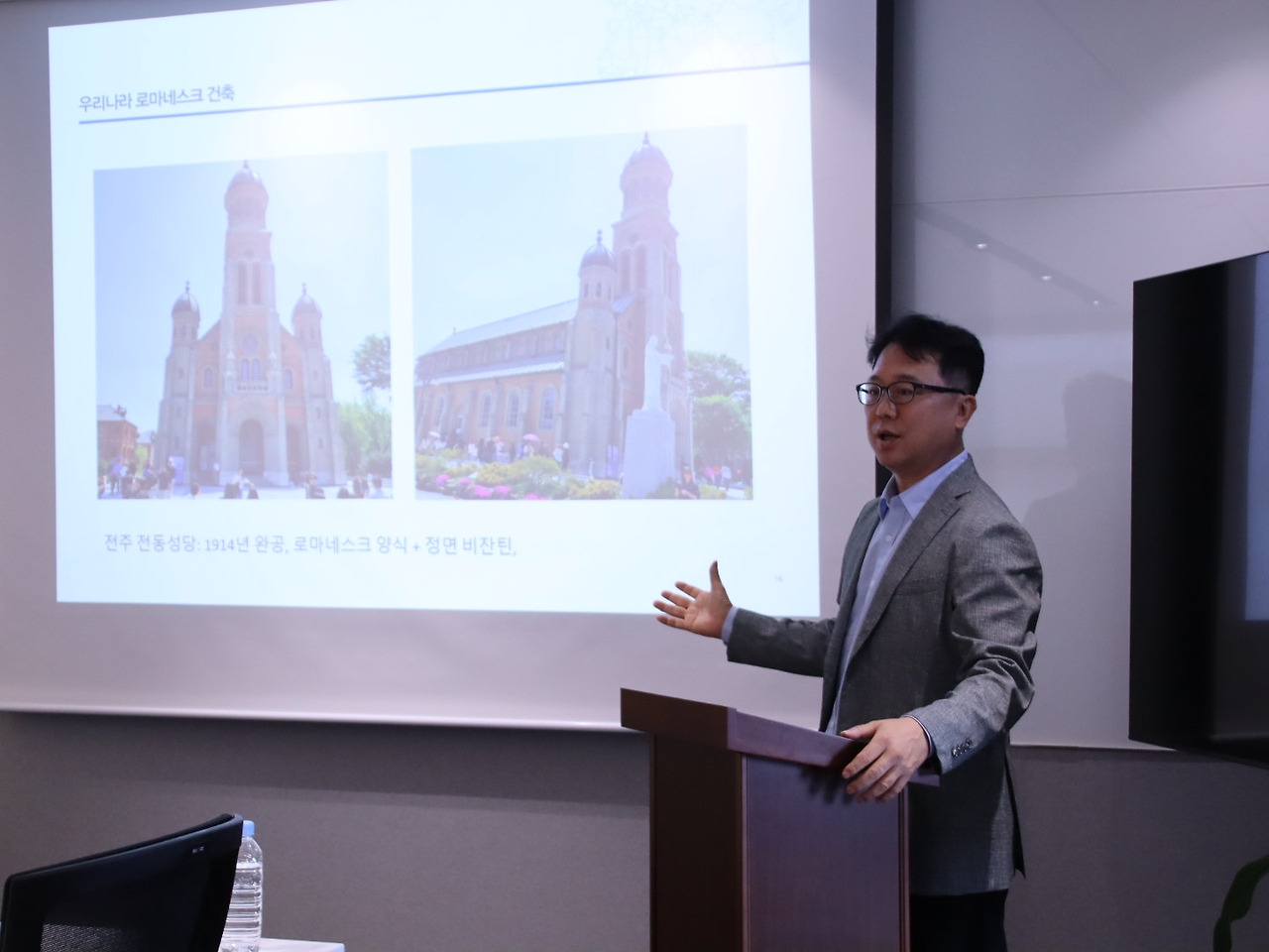 [사진 설명 2] 조용민 마스턴투자운용 해외부문 대표가 사내 특강을 진행하고 있다 (사진 제공=마스턴투자운용 브랜드전략팀).jpg