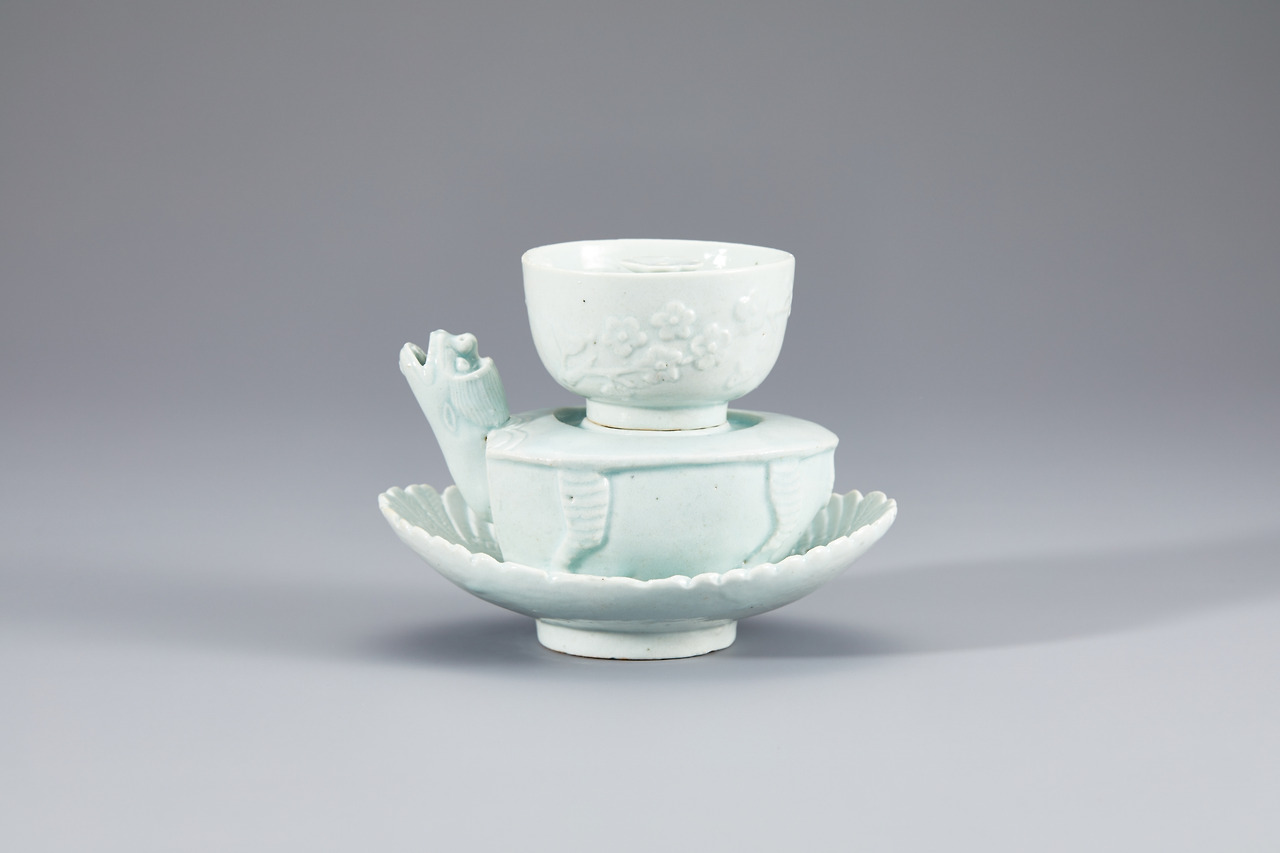 백자 거북모양 퇴주기.jpg