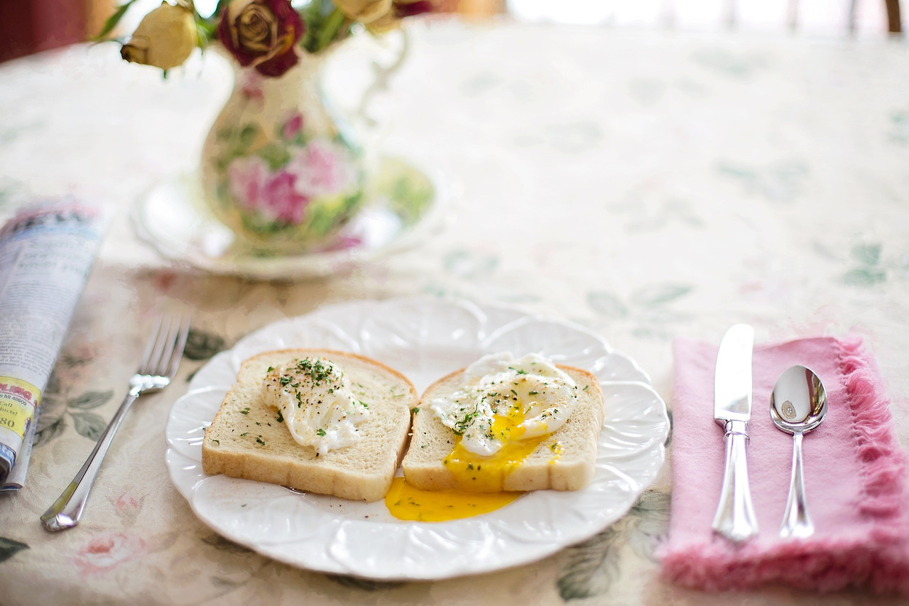 poached-eggs-on-toast-g31993dfaf_1920.jpg