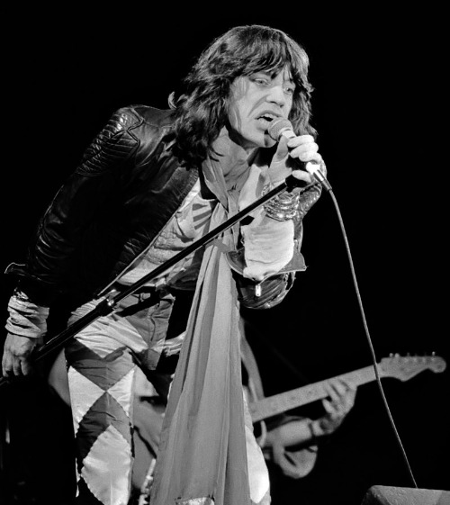 800px-Mick_Jagger_(1976).jpg