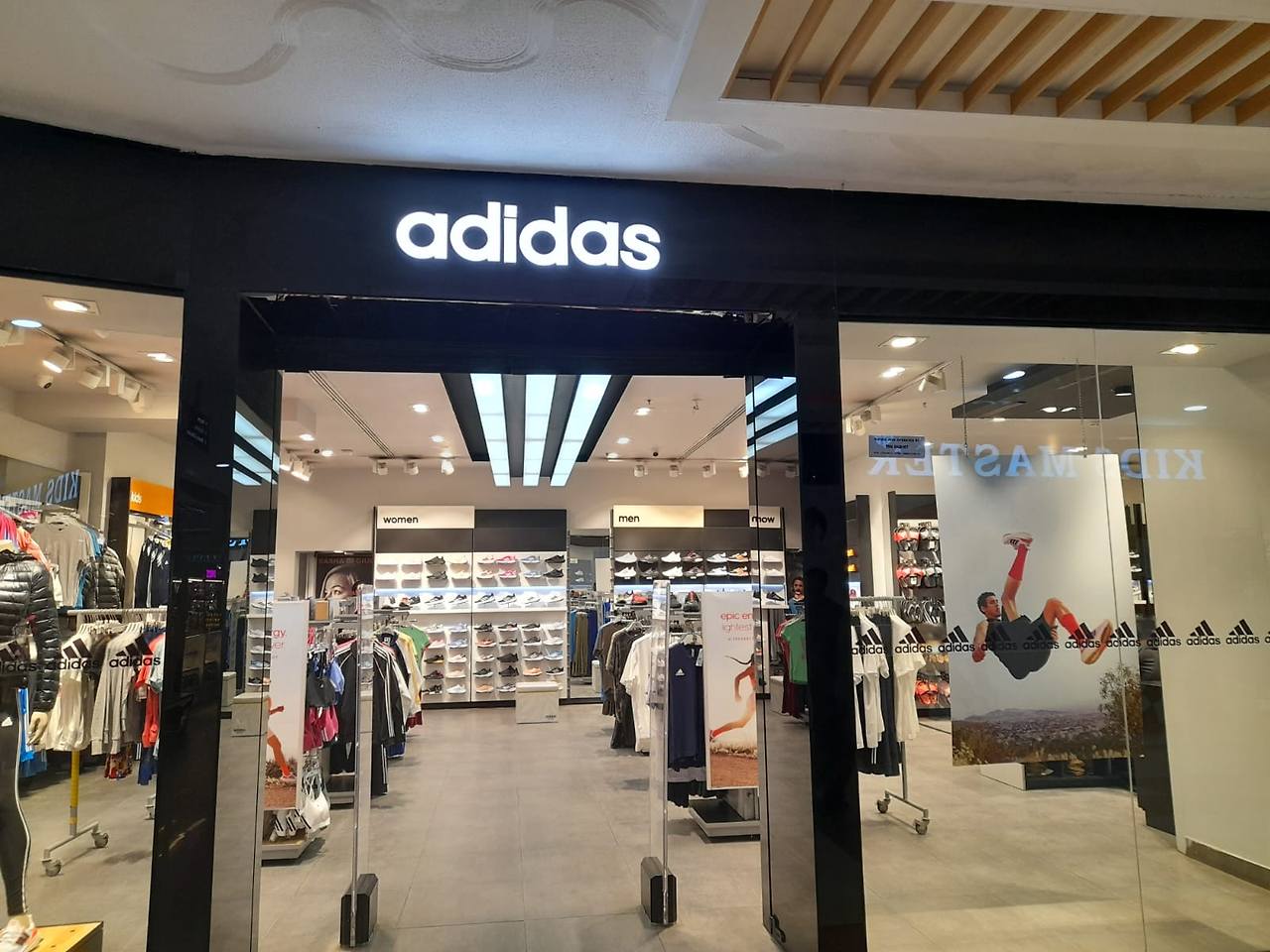 아디다스 매장.jpg