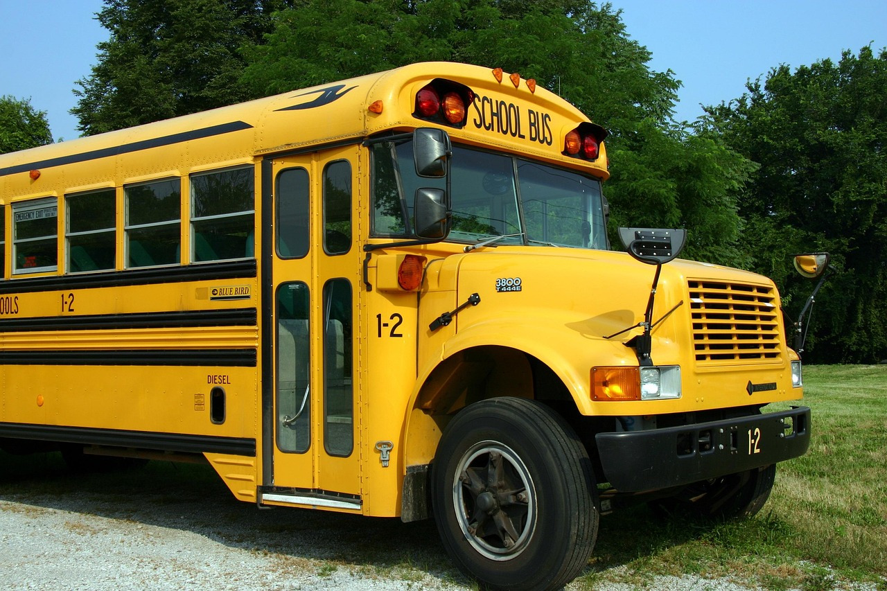 school-bus-2645085_1280.jpg