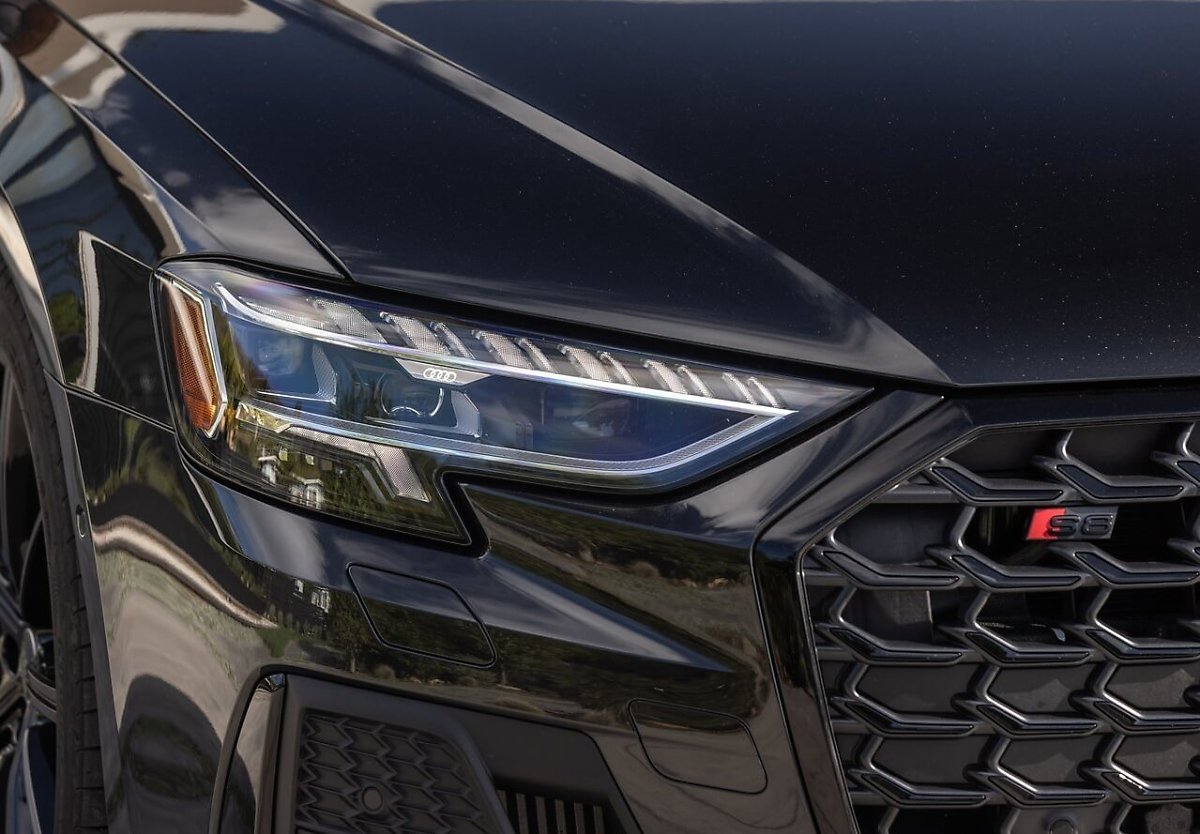 아우디-S8-5.jpg
