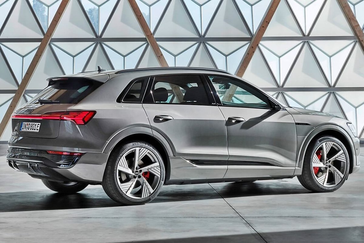 아우디-Q8-e-트론-6.jpg