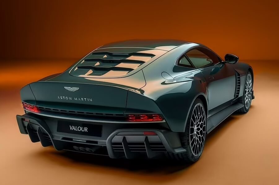애스턴마틴-발러-20.jpg