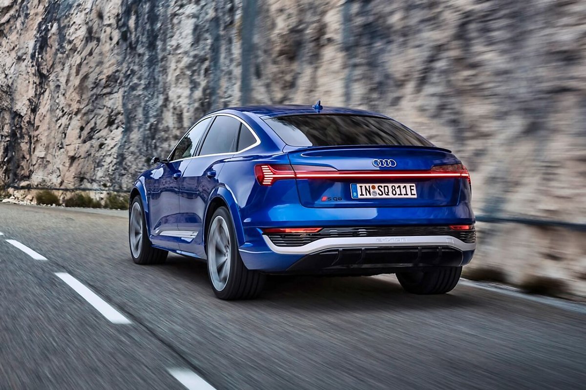 아우디-SQ8-스포트백-e-트론.jpg