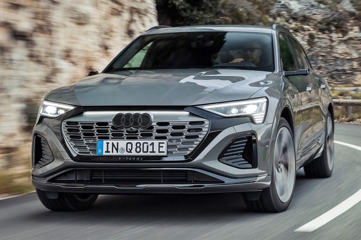 아우디-Q8-e-트론-2.jpg