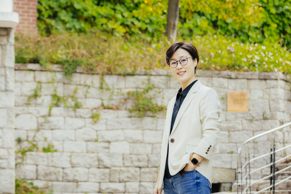 다큐 어른 김장하 김현지 감독.jpg