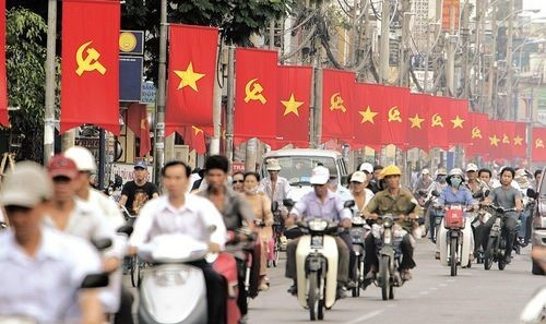 공산당기가 내걸린 베트남 거리 풍경 네이버블로그.jpg