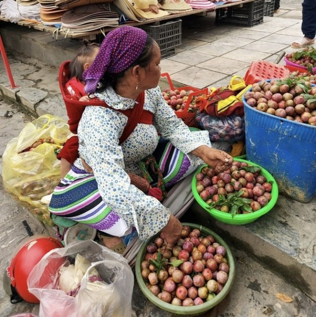 자두를 파는 여인.jpg