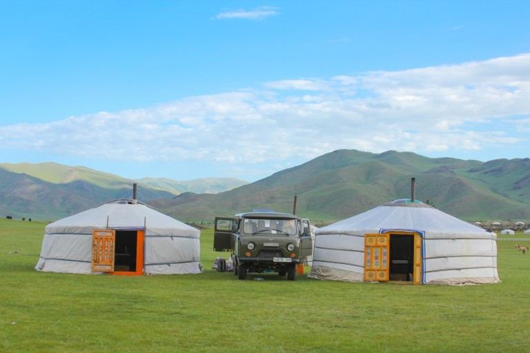 몽골 초원의 관광객을 위한 겔 네이버 블로그.jpg
