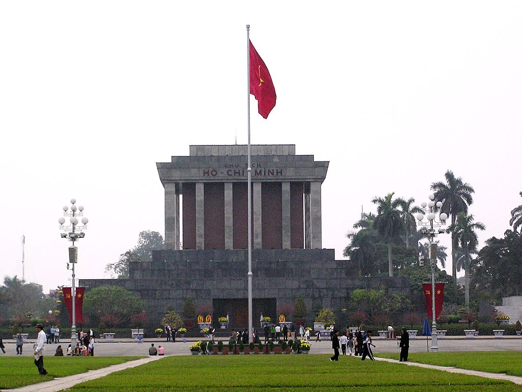 Ho_Chi_Minh_Mausoleum_2006 Wikipedia.jpg
