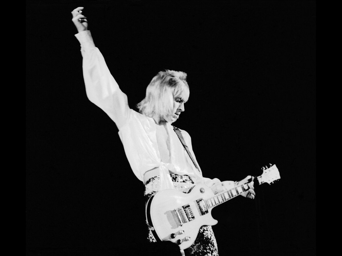 mick-ronson-feature@1400x1050-1200x899.jpg