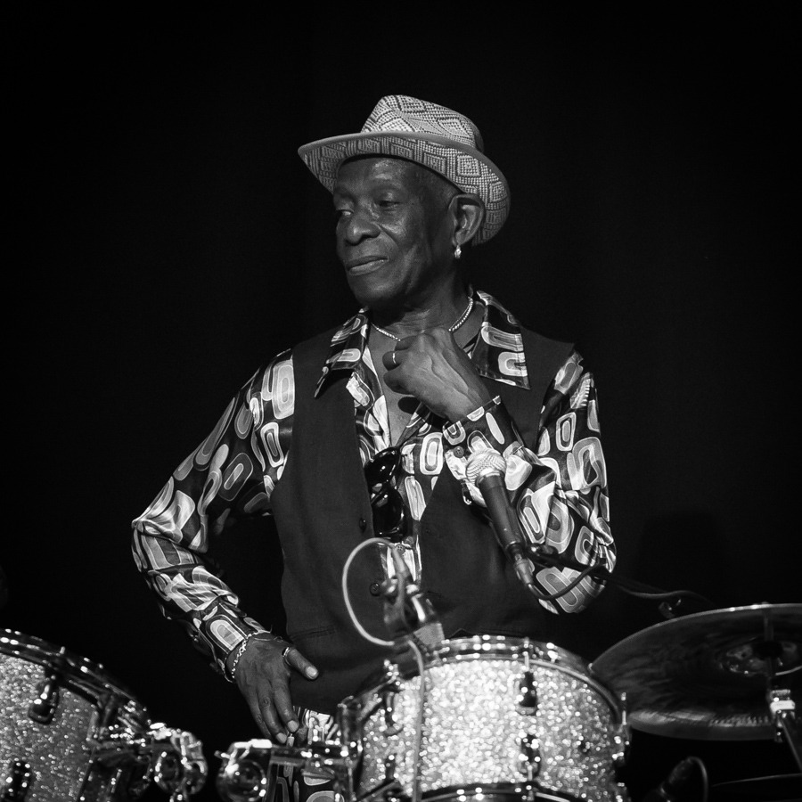 Tony_Allen_med_band_cropped_(231308).jpg