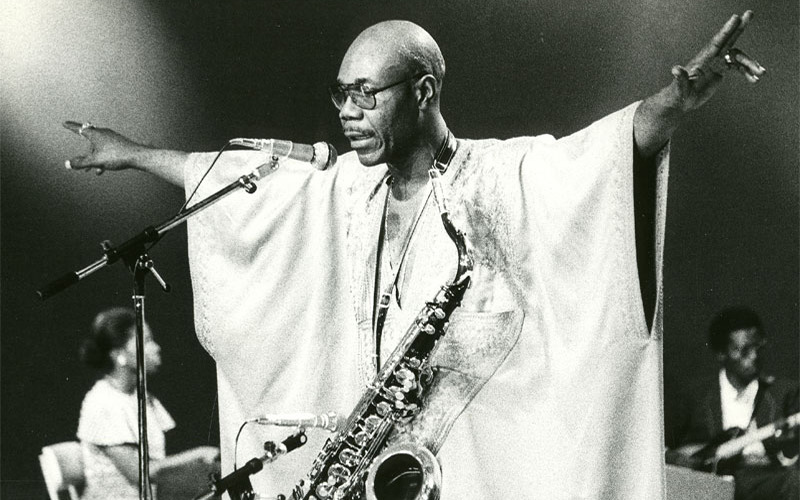 manu-dibango-has-died-covid19.jpg