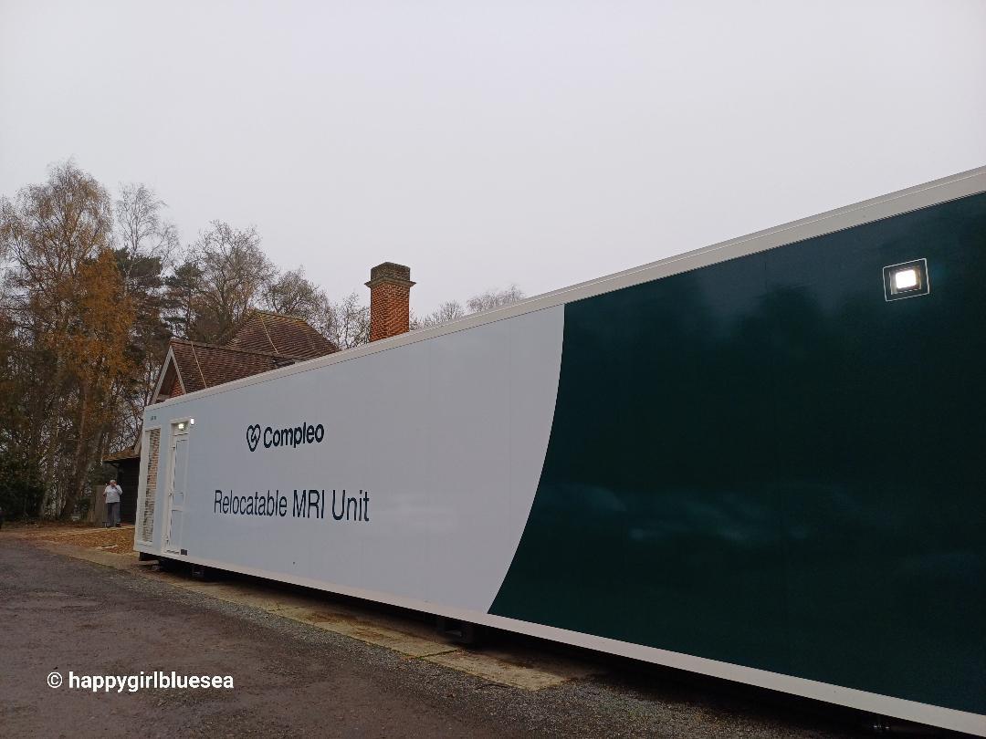 나의MRI를찍는곳 영국에서 MRI 검사받던날 올겨울 가장 추운날 드디어 영국에서 MRI검사를 받게 되었다.jpg