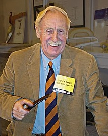 트레버 베일리스.jpg