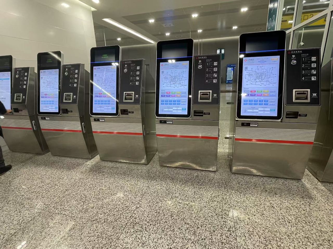 홍차오에서 기차 탈 때.jpg