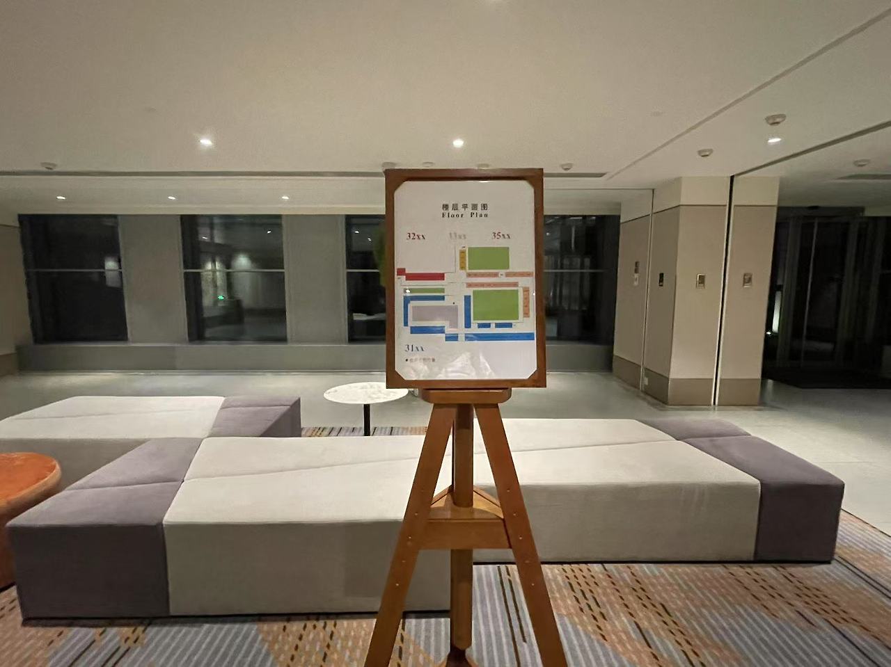 호텔안 길 안내.jpg