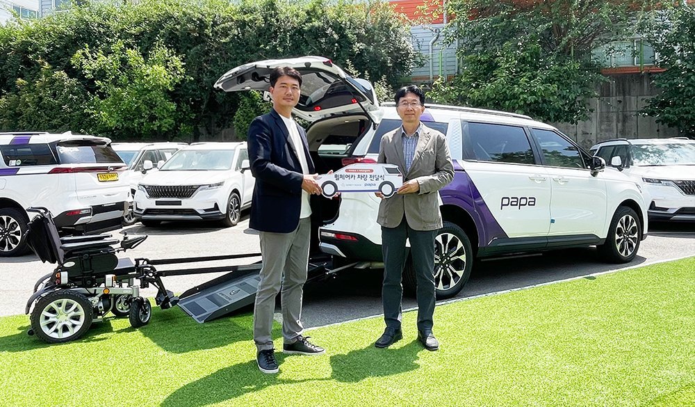 사진1_파파모빌리티_휠체어카_전달식.jpg