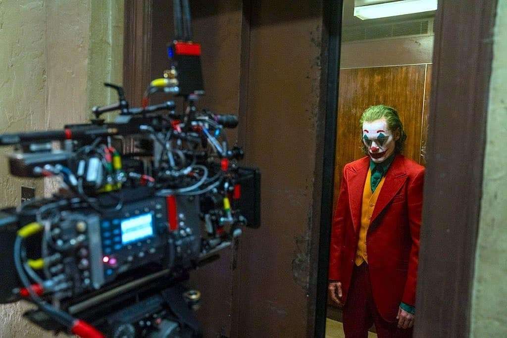 BTS-Joker-Joaquin-Phoenix-Joker-Cinematography-Filmmaking-Cinematographer-Look-Lighting-Costume-Make-up.jpg