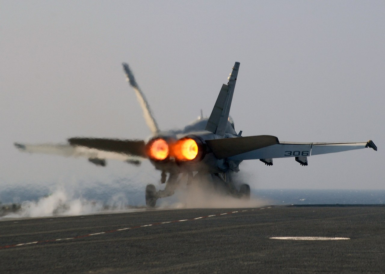 FA18_on_afterburner.jpg