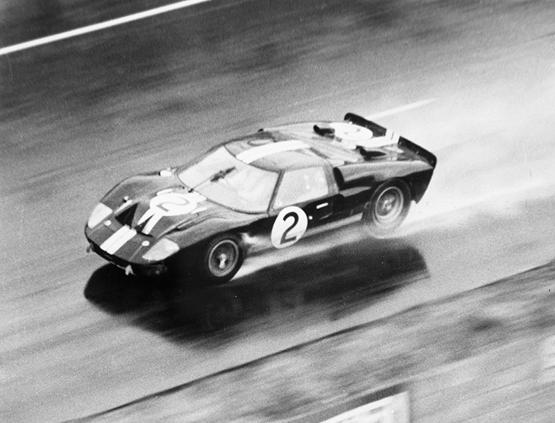 1966-LeMans-Winning-GT40-in-Action-147540-508.cx_.jpg