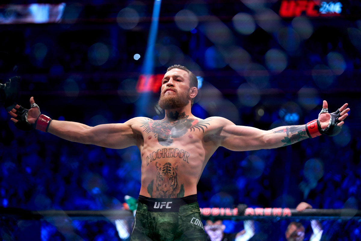 conor-mcgregor-ufc-octagon-spotlight.jpg