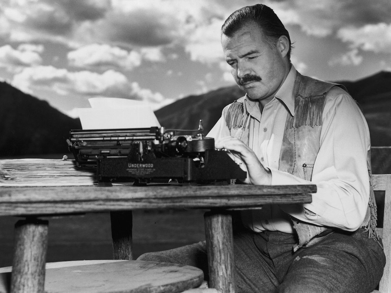 Ernest-Hemingway-HP-GQ-21July16_getty_b.jpg