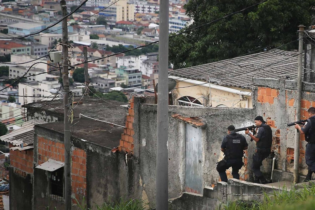 Brazil-Cops-02-GQ-13Jul15_pa_b.jpg