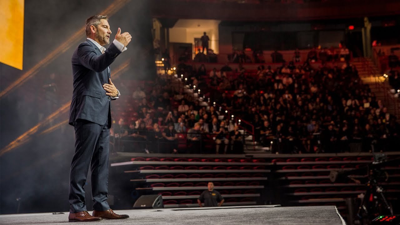 grant-cardone-speaking-on-stage.jpg